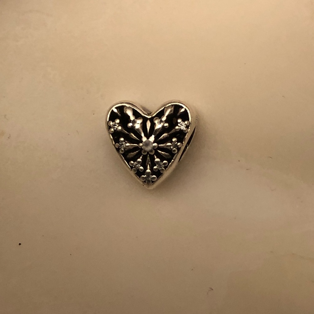 PANDORA Snowflake Heart Charm - Picture 2 of 5